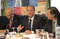 Monago valora el descenso del paro como "un logro del pueblo extremeño"