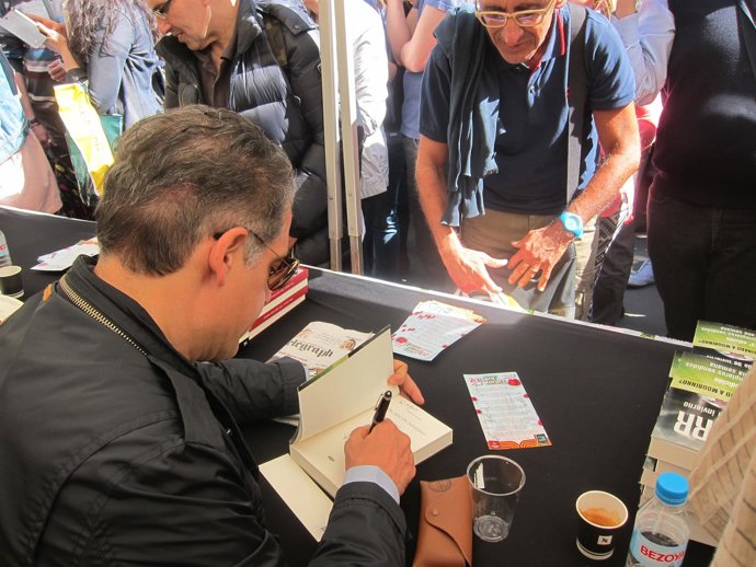 El escritor escocés Philip Kerr