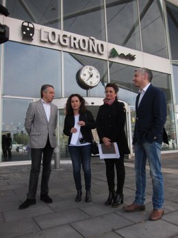 Andreu y Arráiz, ante la estación de tren