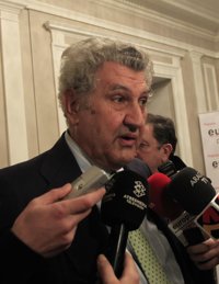 Posada entiende que diputados complementen su sueldo con el sector privado