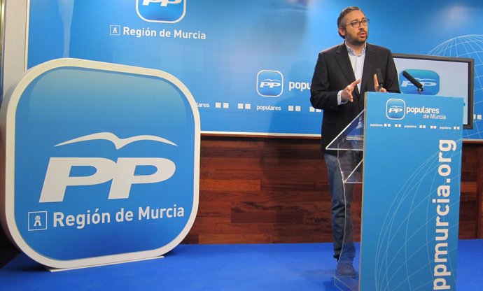 El portavoz del PP regional, Víctor Martínez