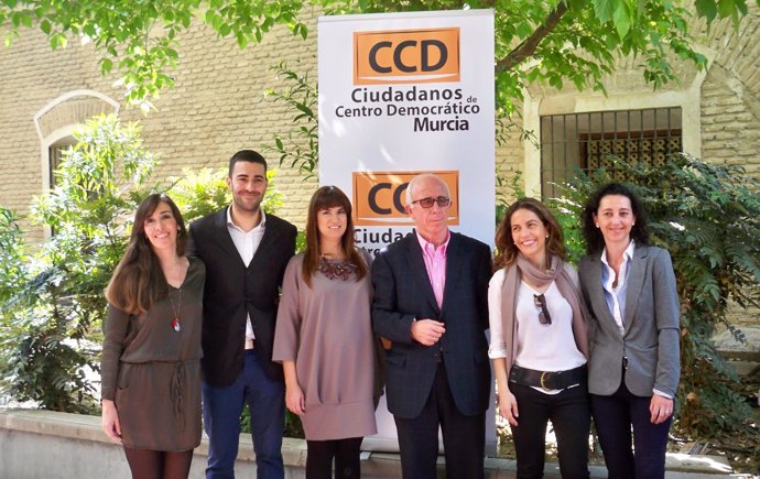 Felipe Cervantes y Esther García presentan Ciudadanos de Centro Democrático 