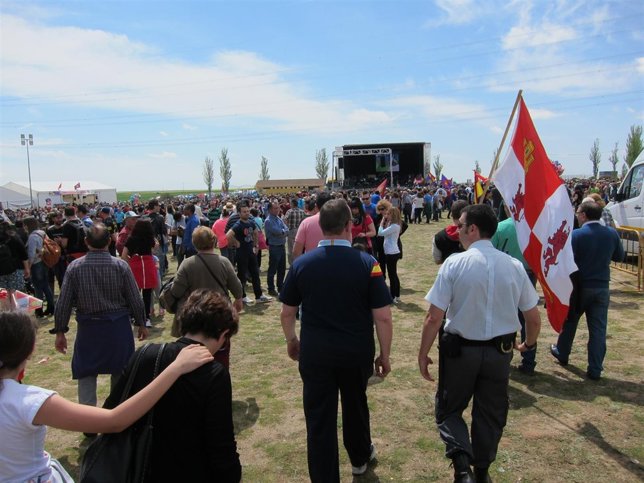 Ciudadanos en la fiesta de Villalar de los Comuneros (Valladolid)