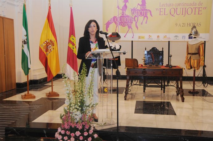 Ceballos durante la lectura del Quijote