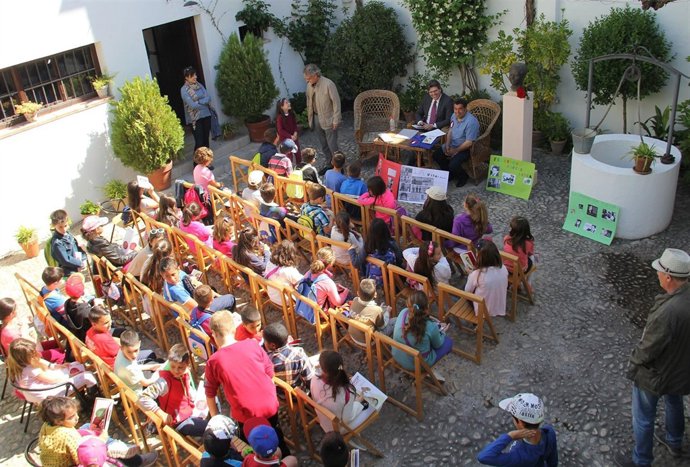 Presentación libro de adivinanzas sobre Lorca en Fuente Vaqueros