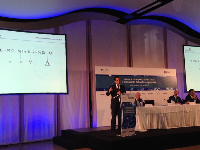 Joaquín García en una charla