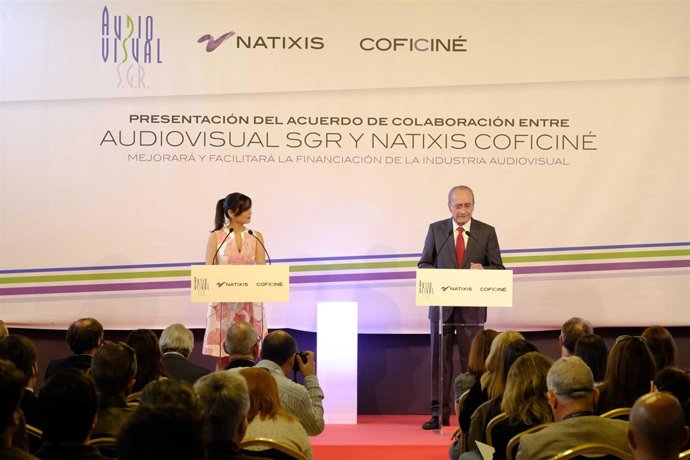 Presidenta de Audiovisual SGR, Lorena González, y el alcalde De la Torre