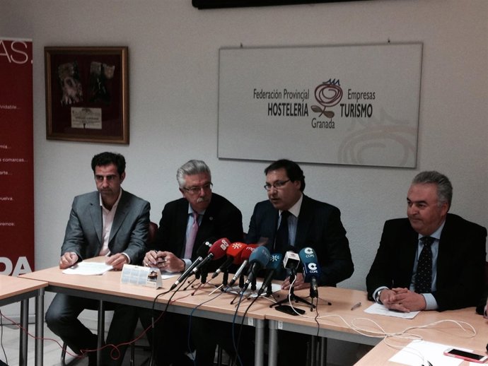 Trinitario Betoret en rueda de prensa en la Federación de Hostelería