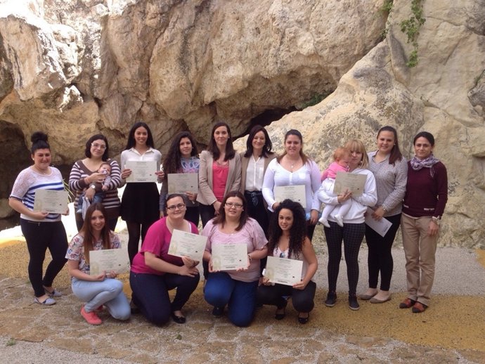 Crespín con alumnas de los cursos