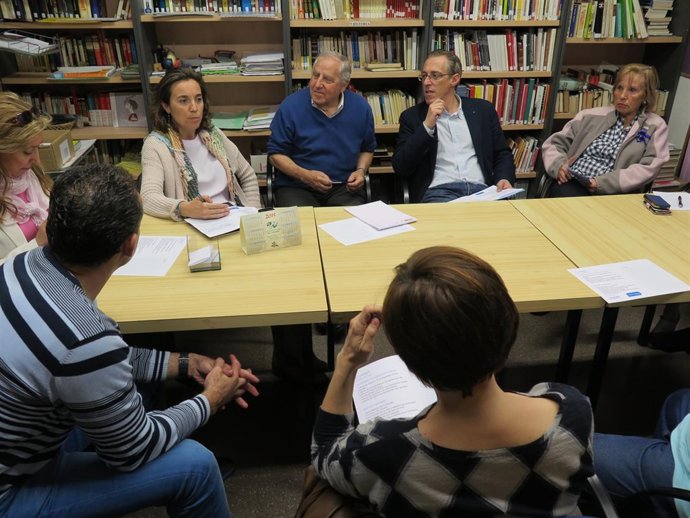 Gamarra con la Asociación de Vecinos El Carmen