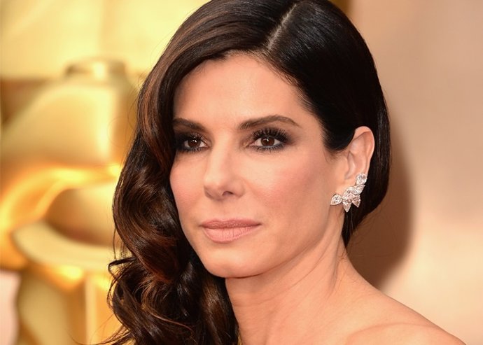 Sandra Bullock la más bella de 2015