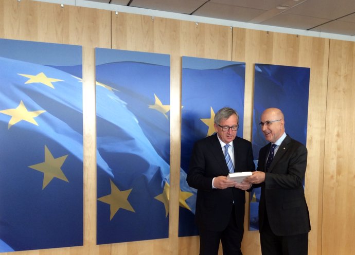 El presidente de la CE, J.C.Juncker, y el líder de CiU en el Congreso, J.A.Duran