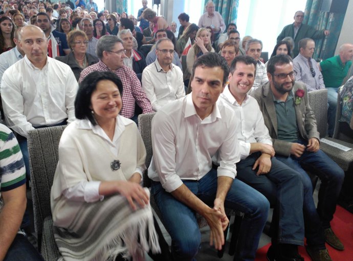Pedro Sánchez con Luis Tudanca y Ángela Marqués
