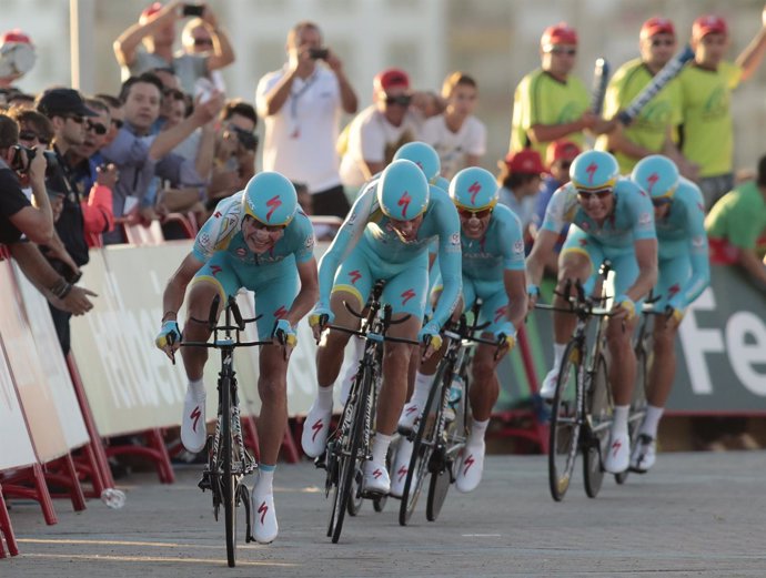 El equipo Astana se lleva la primera etapa de la Vuelta