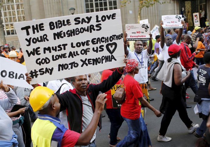 Manifestantes en johanesburgo contra la xenofóbia