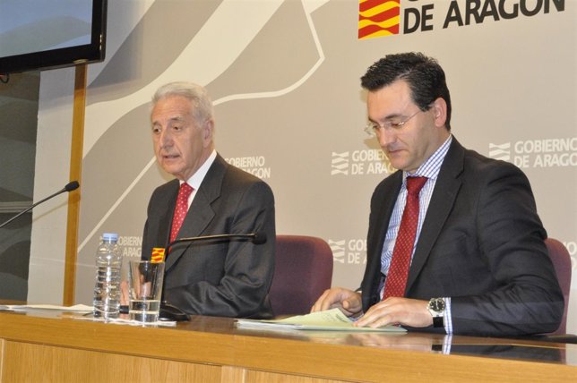 El consejero Modesto Lobón y el director general Roque Vicente. 