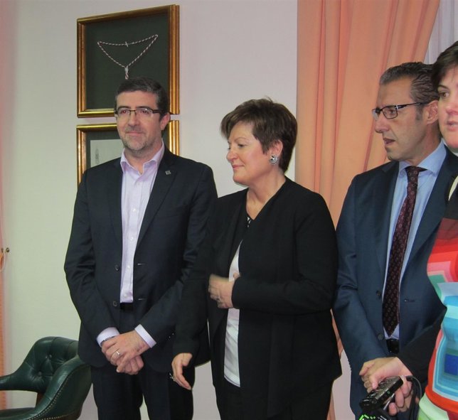 Félix Rubial y la conselleira de Sanidade en Vigo.