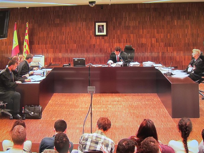 Fiscalía mantiene la petición de casi 6 años de cárcel para 13 jóvenes