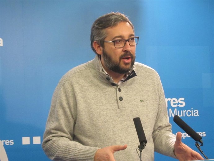 El portavoz del PP regional, Víctor Martínez