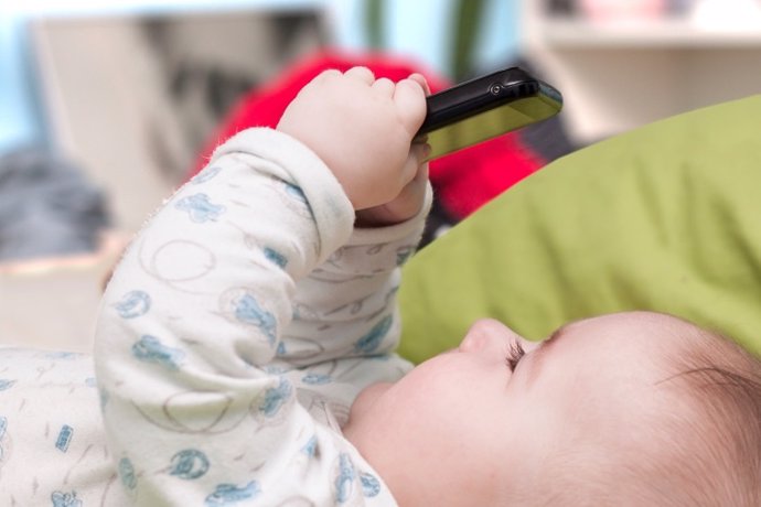 Bebé, móvil, smartphone