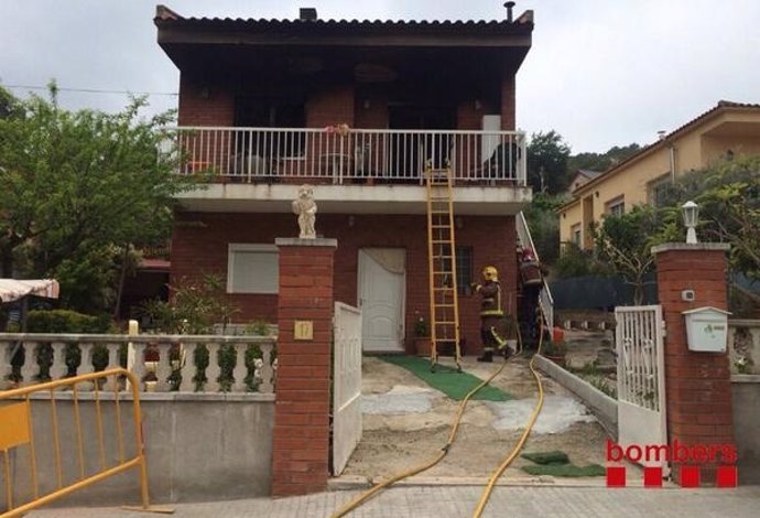 Casa incendiada en Can Bou, en Piera