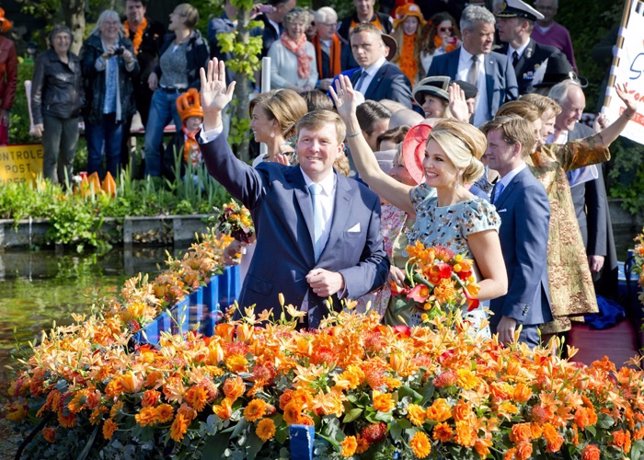 King Willem-Alexander and Queen Maxima of The Netherlands and members of the Roy