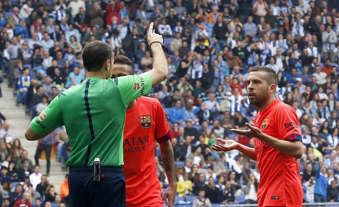 Mateu Lahoz expulsa a Jordi Alba en Cornellá