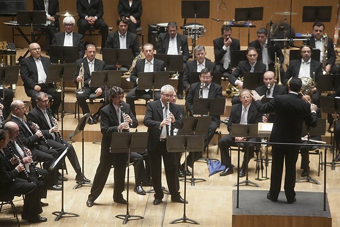 La Banda Municipal estrena en el Palau el l'Himne del Centenar de la ploma