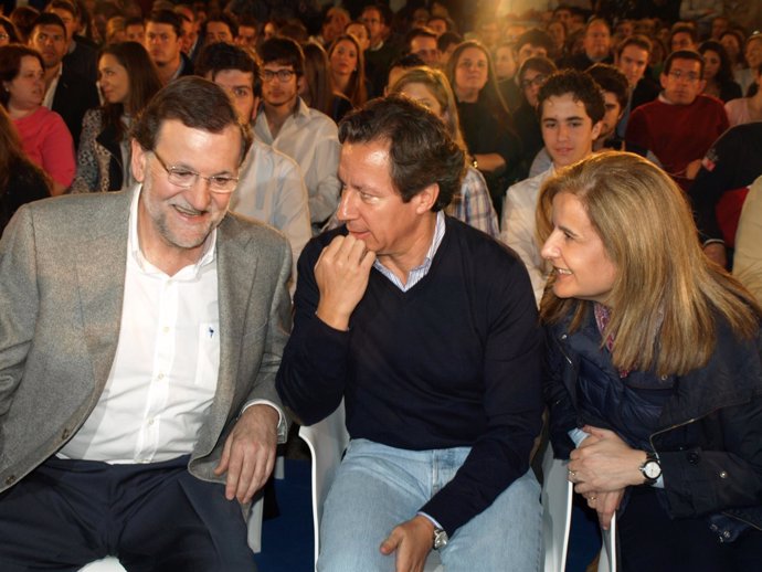 Mariano Rajoy, a la izquierda, junto a Carlos Floriano y Fátima Báñez