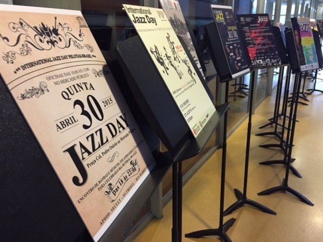 Exposición de carteles del Día Internacional del Jazz 