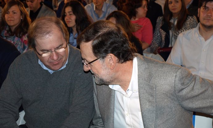 Juan Vicente Herrera conversa con Mariano Rajoy