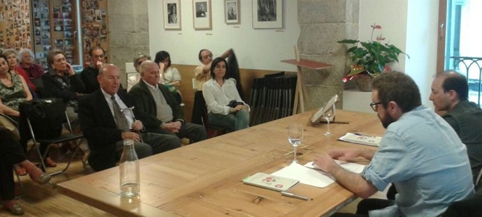 Ontañón presentando el libro