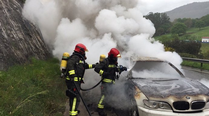 Incendio en el vehículo en el Alto de Hijas