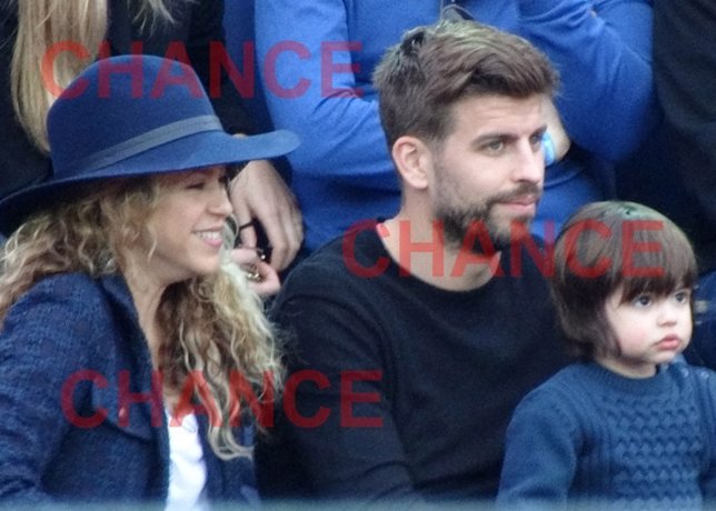 Shakira, Gerard Piqué y Milan se lo pasan pipa en el tenis 