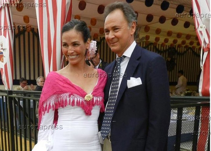 Inés Sastre presme de novio en la Feria de Abril 