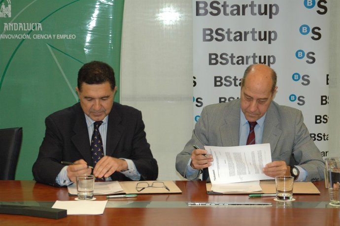 Gaspar Llanes y Jorge Medina firman un convenio para financiación de emprendedor