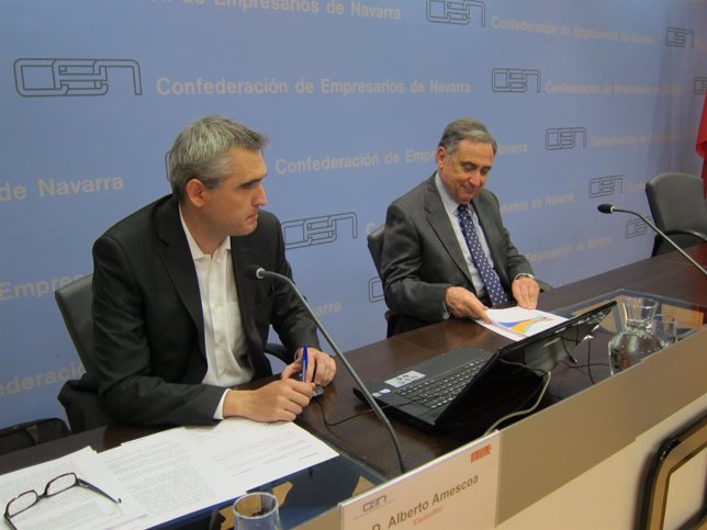 Alberto Améscoa y José Antonio Sarría en la rueda de prensa