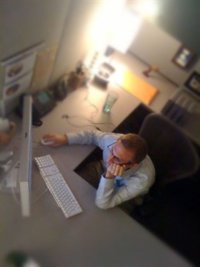 Parpadear con frecuencia ayuda a tener una buena salud ocular en el trabajo