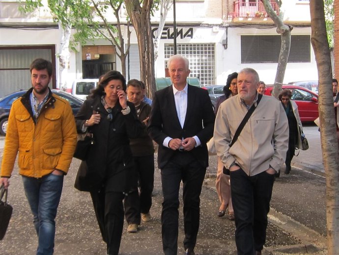 El candidato del PP a la Alcaldía en el barrio de Las Fuentes