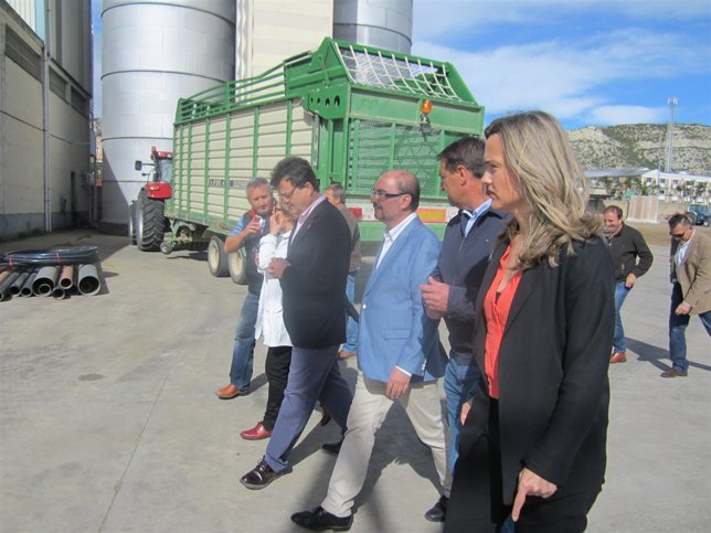 Lambán visita la Cooperativa Agraria San Licer, en Zuera (Zaragoza)