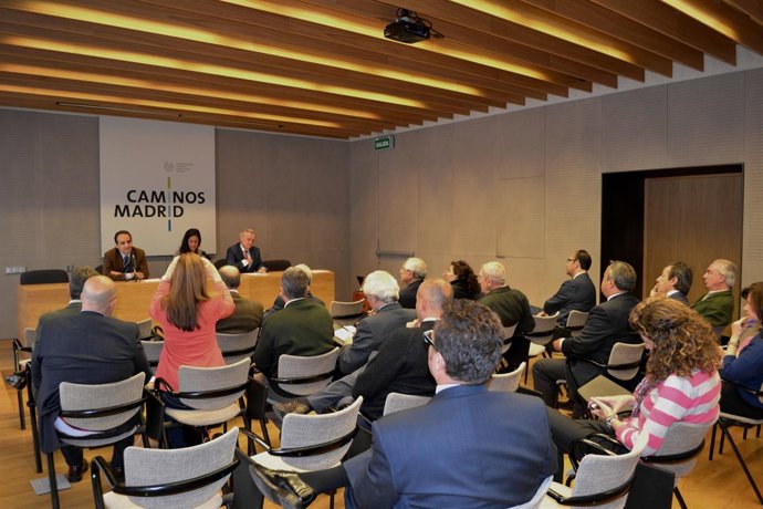 Begoña Villacís en el Colegio de Ingenieros de Caminos