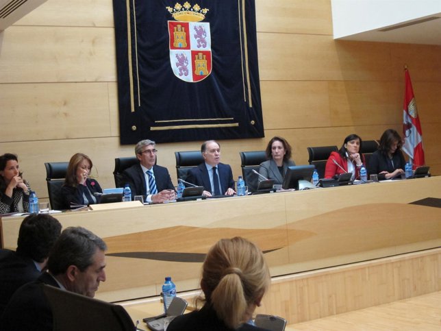 El consejero de Economía en las Cortes