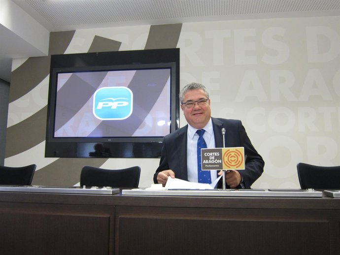 El portavoz del grupo parlamentario del PP en las Cortes, Antonio Torres.