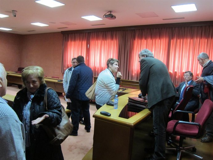 Representantes de cerco y arrastre al término de la reunión