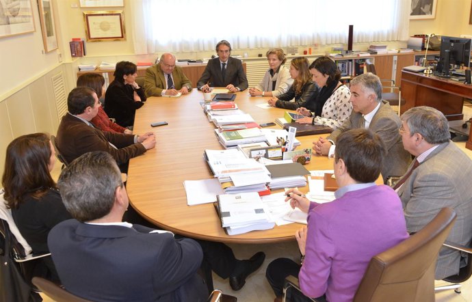 De la Serna se reune con el equipo rectoral de la UC