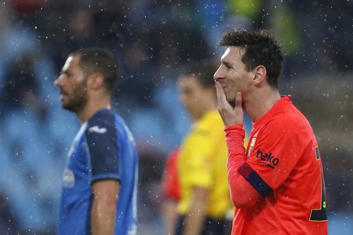 Leo Messi, aflindo por el resultado del partido.