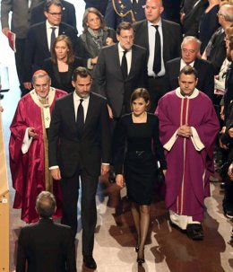 Los Reyes, Rajoy y Mas en el funeral de las víctimas del avión de Germanwings
