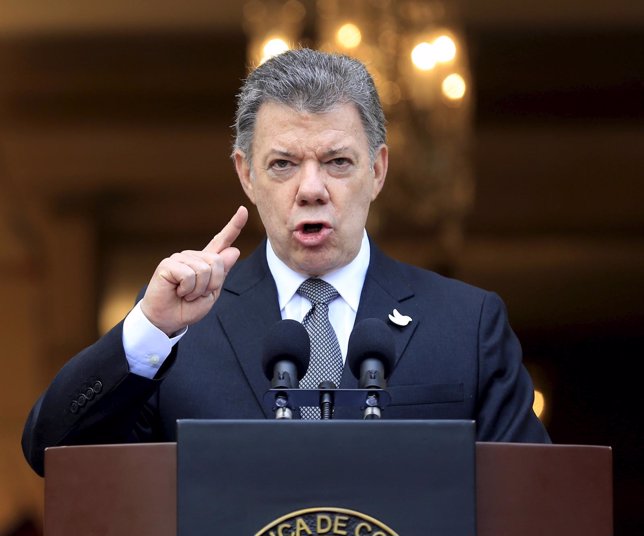 Colombia's President Santos speaks to the media during the arrival of his South 