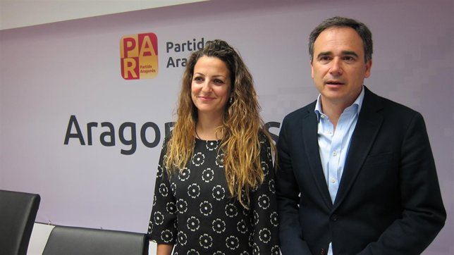 Paula Bardavío y Xavier de Pedro, candidatos del PAR al Ayuntamiento de Zaragoza