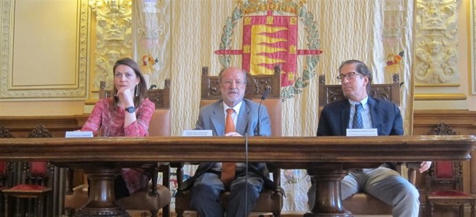 De la Riva junto al catedrático Eduardo Carazo presenta el estudio